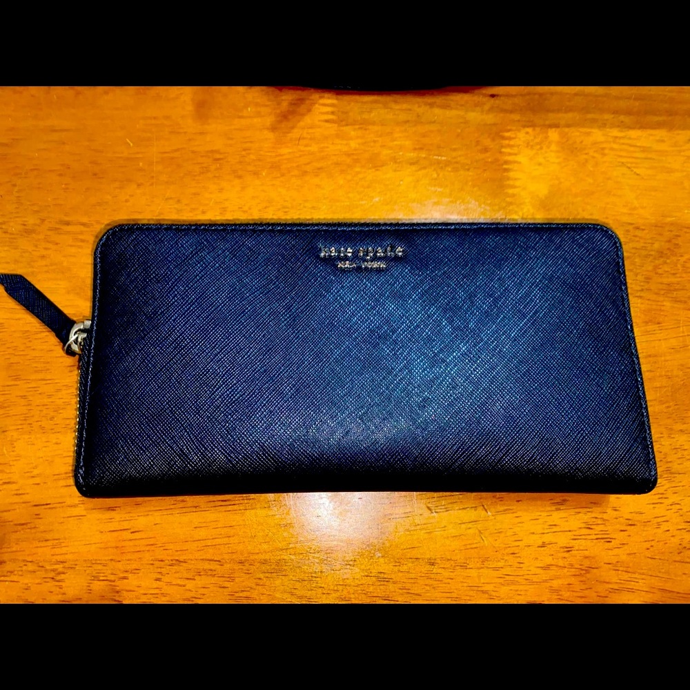 Excellent Condition Kate Spade Wallet. Like New